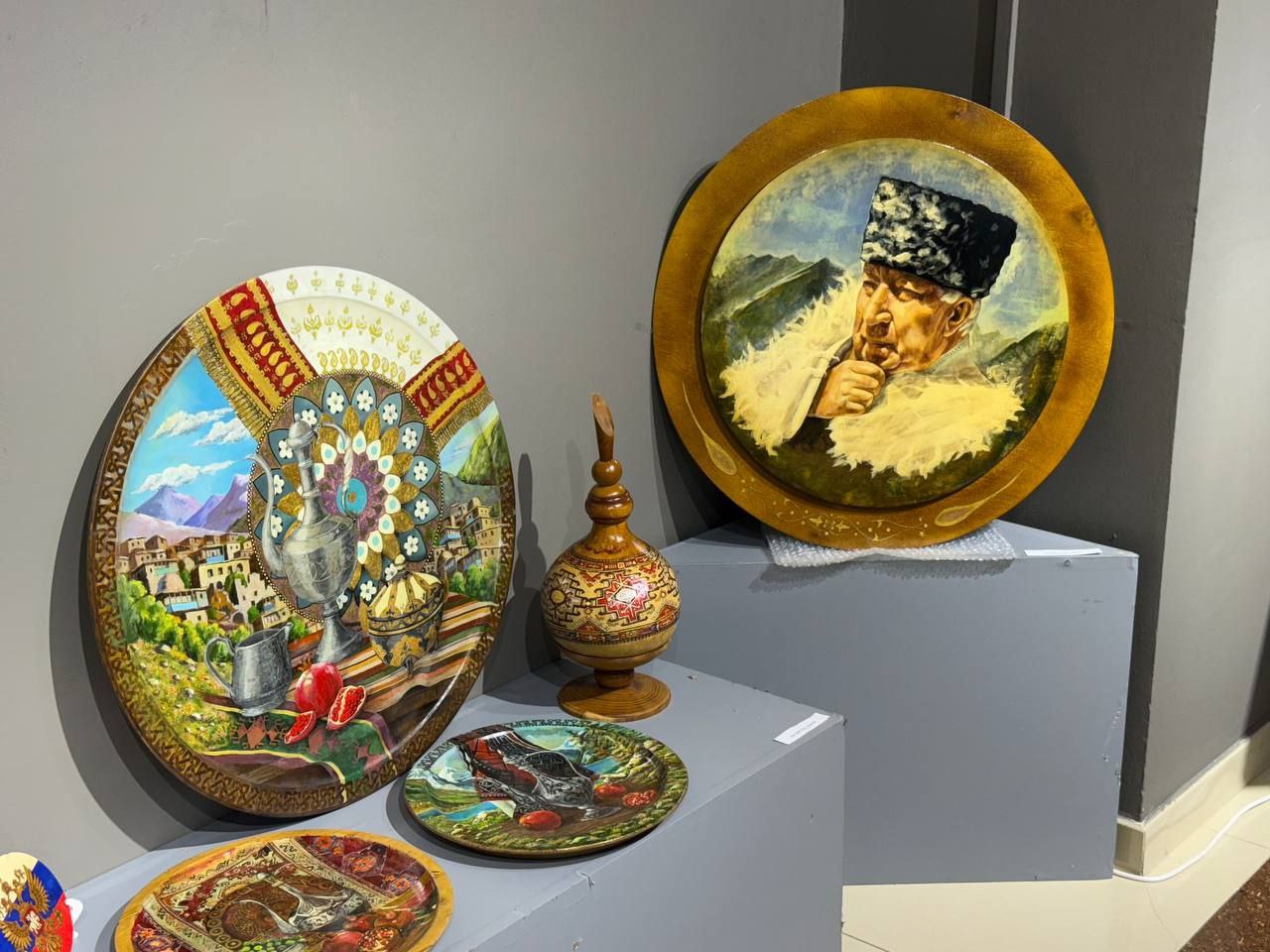 В Доме дружбы открылась выставка «Мир студенческого искусства»